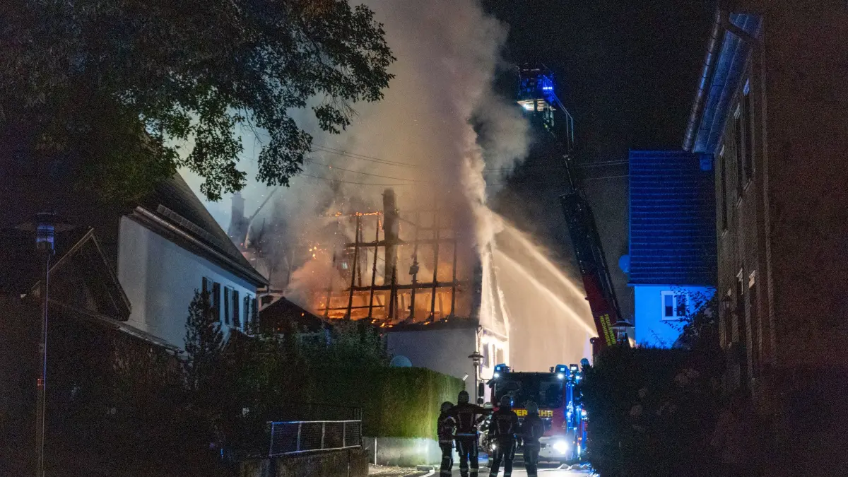 Die Feuerwehren aus Bisingen und Grosselfingen sind seit 4 Uhr in Bisingen im Einsatz.