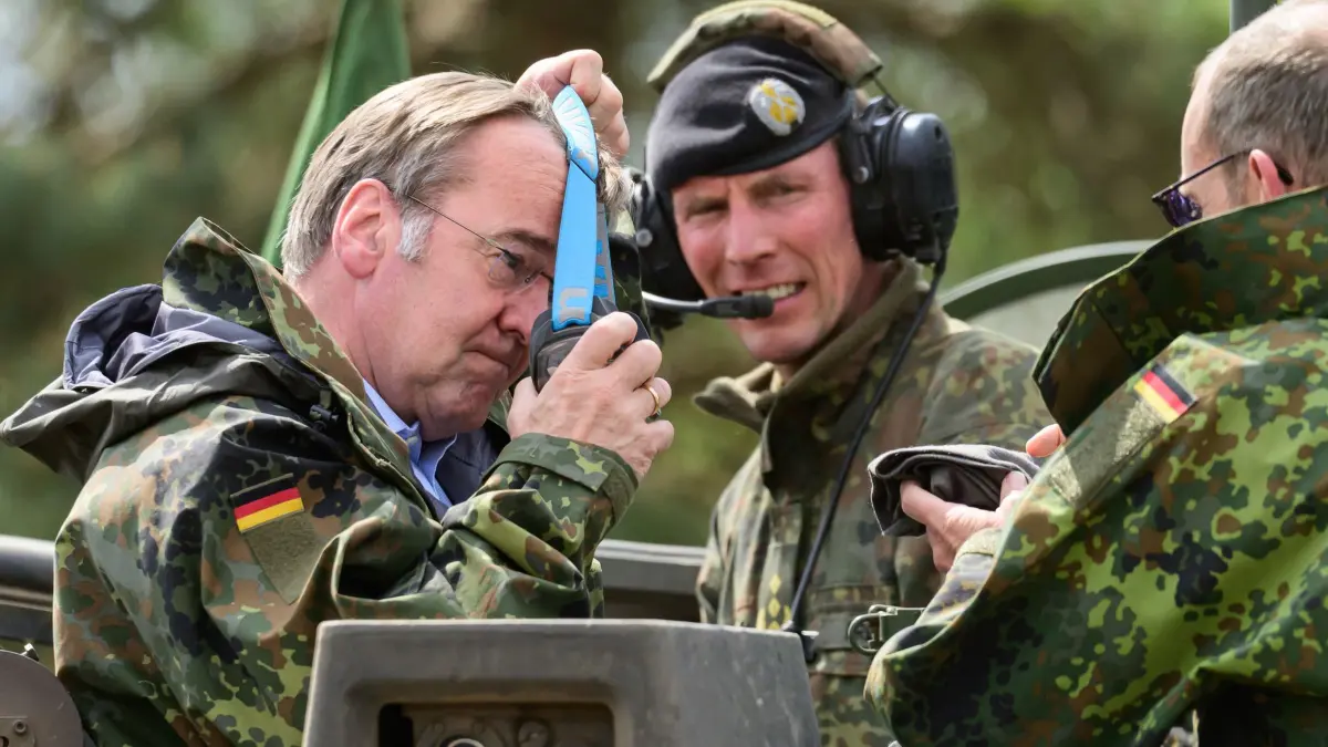Boris Pistorius besucht Bundeswehr in Munster