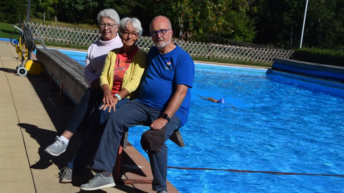 Rolf Peters, Hildegard Pazen-Boschert und Paula Strohmeier blicken zufrieden auf die Badesaison im "Berger-Bad" zurück.