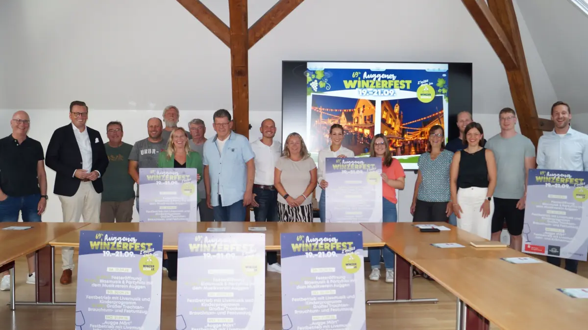 Auggens Verwaltung, Vertreter der Vereine, Institutionen und der drei Hauptsponsoren freuen sich auf das Winzerfest „Z'mitts drin im Winzer Dörfle“.