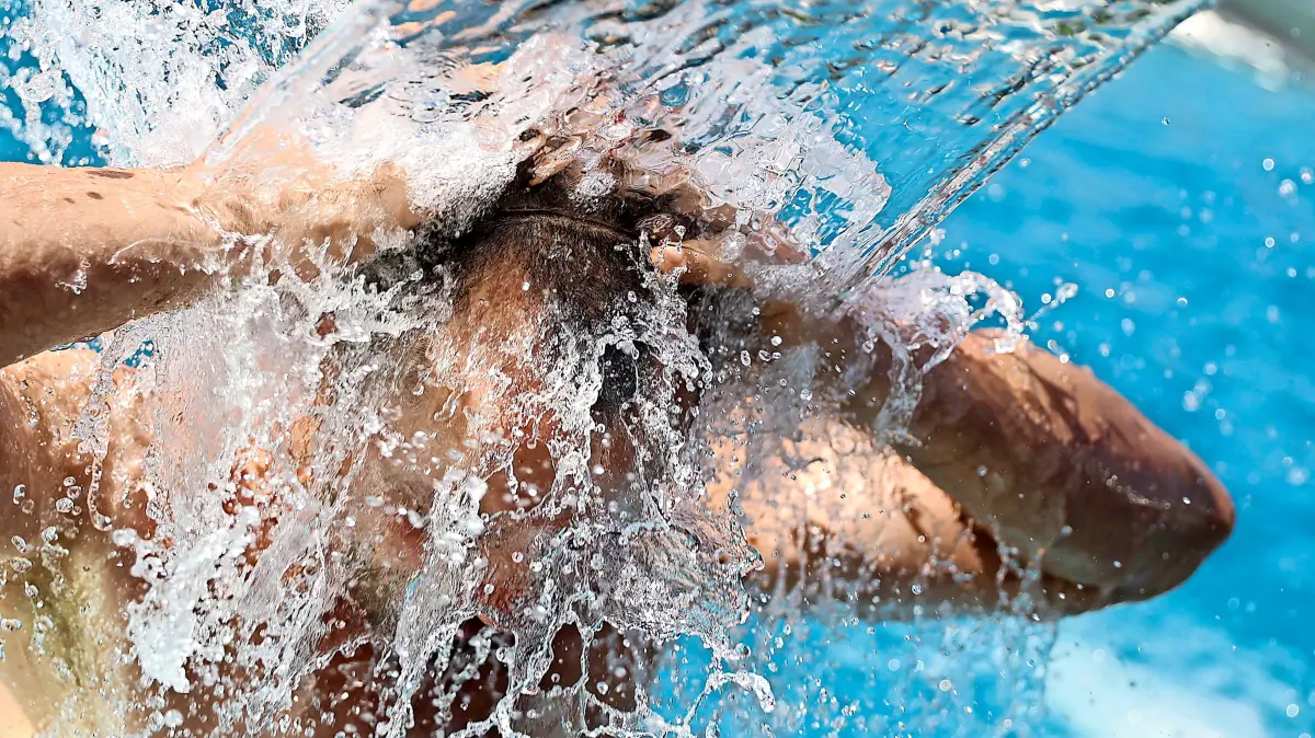 Im Hitzesommer 2026 war Abkühlung vonnöten, zum Beispiel im Freibad.