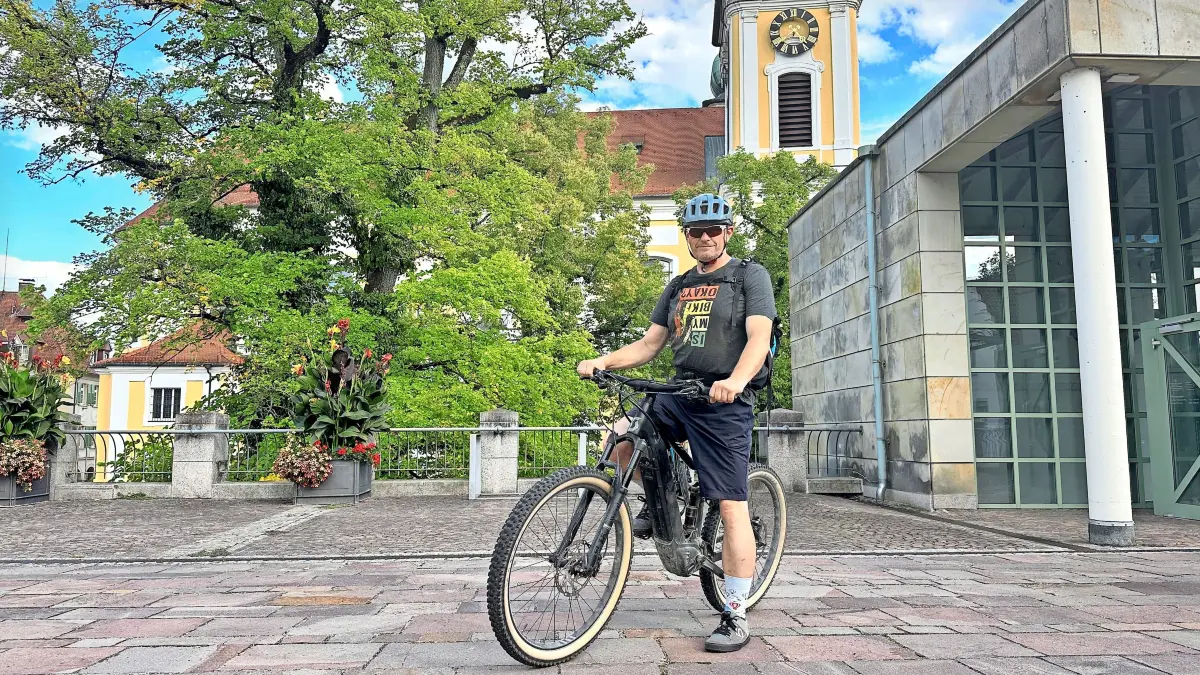 Er trägt ab sofort den Titel des Donaueschinger Stadtradelkönigs: Michael Hedderich und sein Bike.
