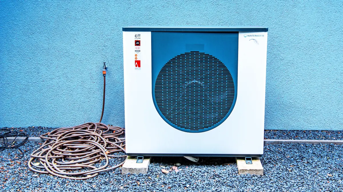Moderne Wärmepumpen sind leiser als früher: Mit unter 50 Dezibel arbeiten sie so leise wie ein Geschirrspüler.