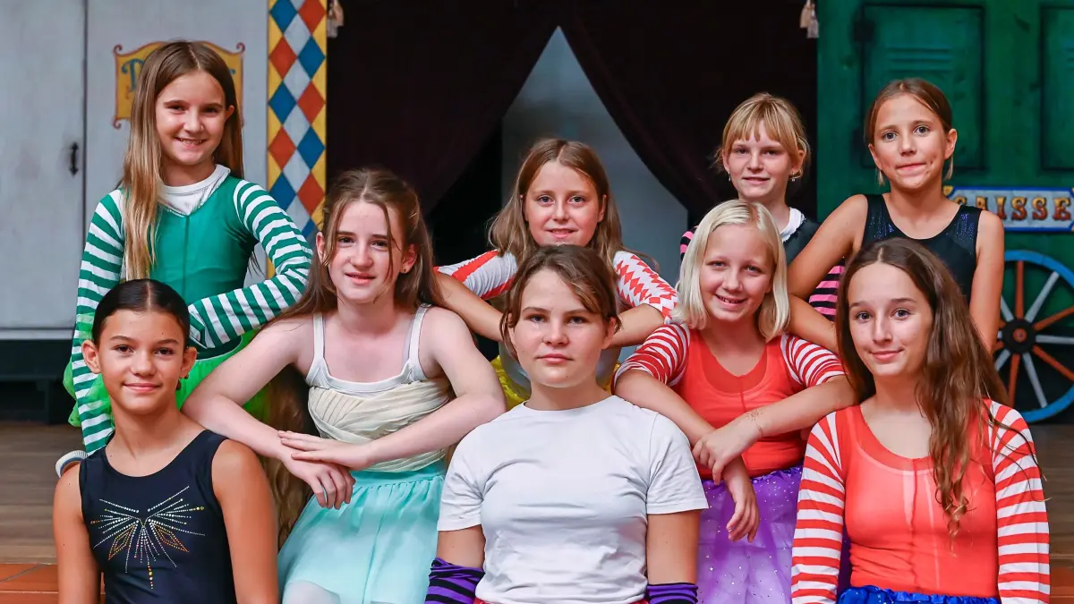 Die jüngsten Ensemblemitglieder opfern viel Zeit in den Sommerferien, um bei „Der Glöckner von Notre Dame“ mitwirken zu können.