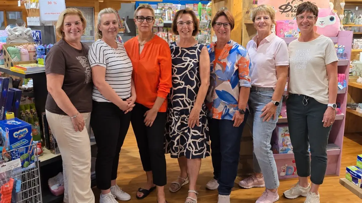 Gisela Jenner (links) hofft mit ihrem Team, dass sich für die Alte Markthalle eine Nachfolge findet