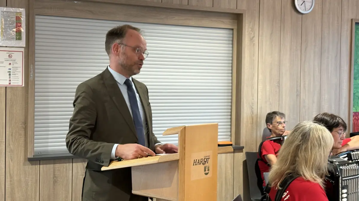 Landrat Christoph Keckeisen hielt eine Ansprache bei der Verpflichtung von Michael Moosmann.