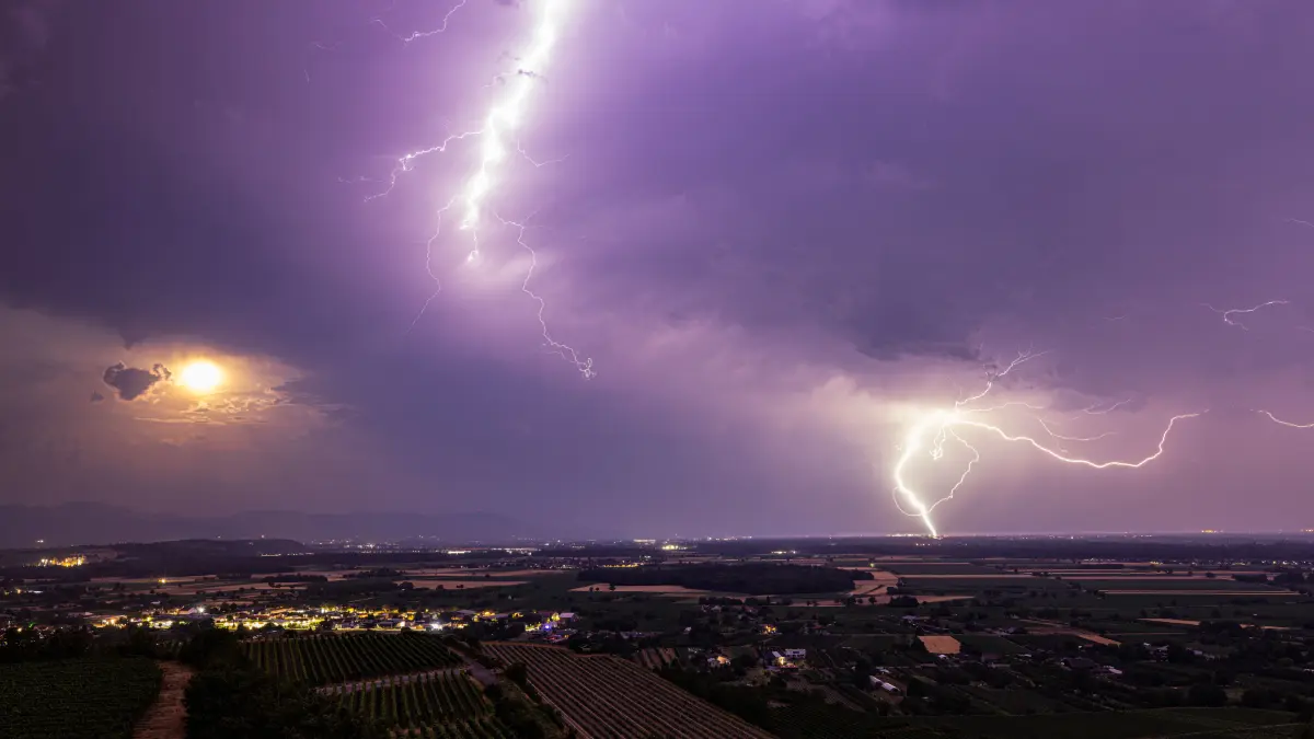 Durch ein Gewitter in Freiburg wurden drei Menschen leicht verletzt. (Archivfoto)