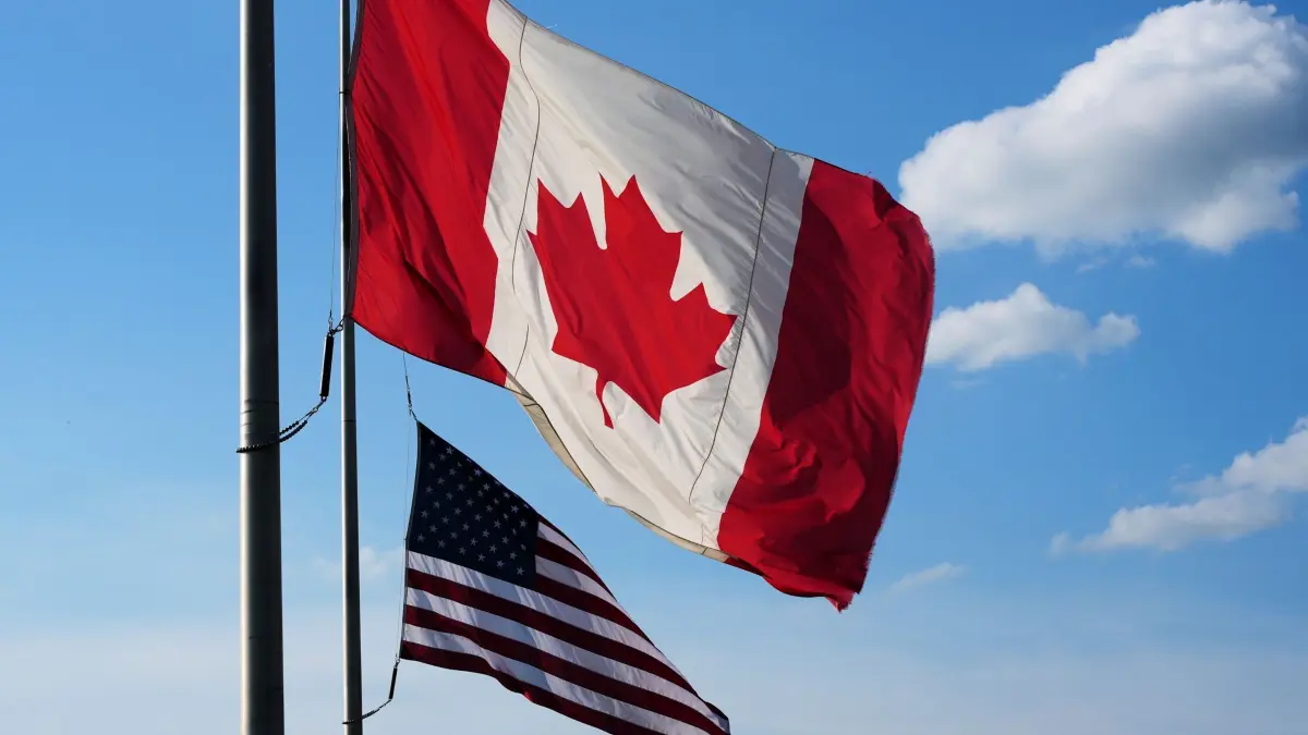 Flaggen von Kanada und den USA