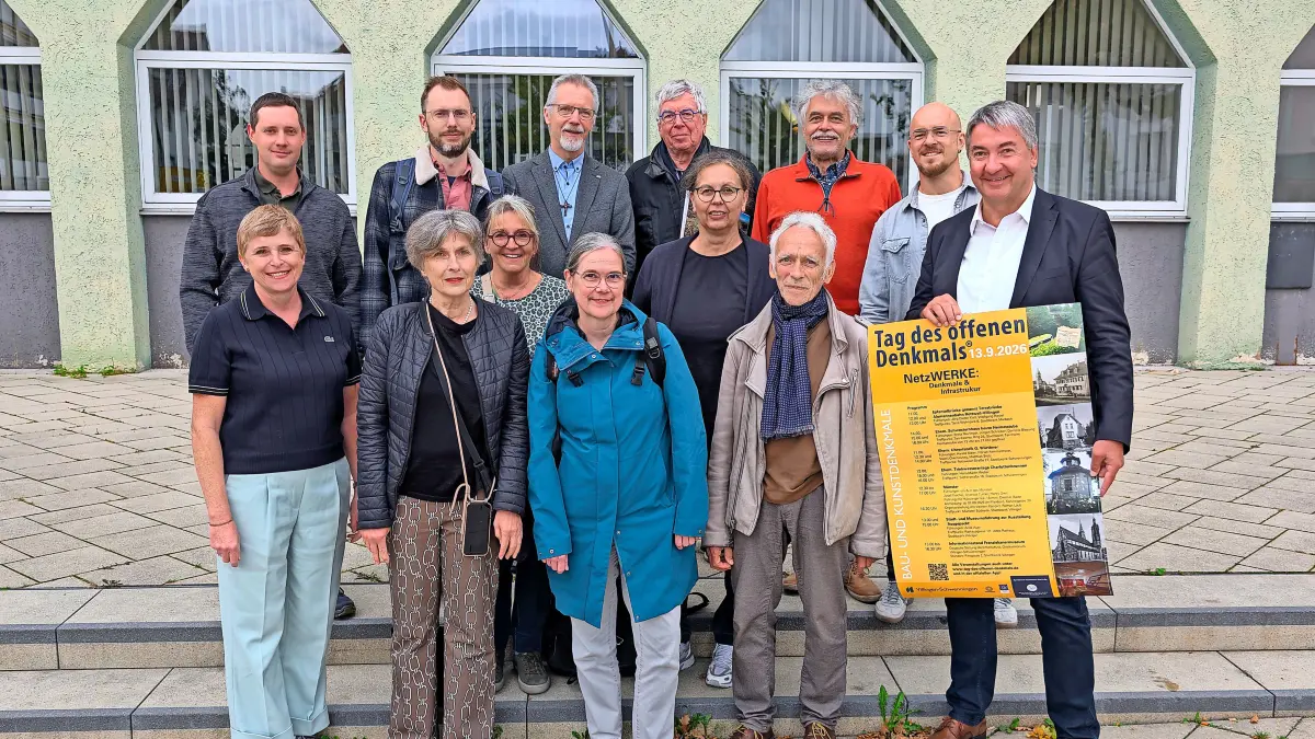 Bürgermeister Detlev Bührer (vorne rechts) und die Progtagonisten des Tages des offenen Denkmals, stellten das umfangreiche Programm vor.