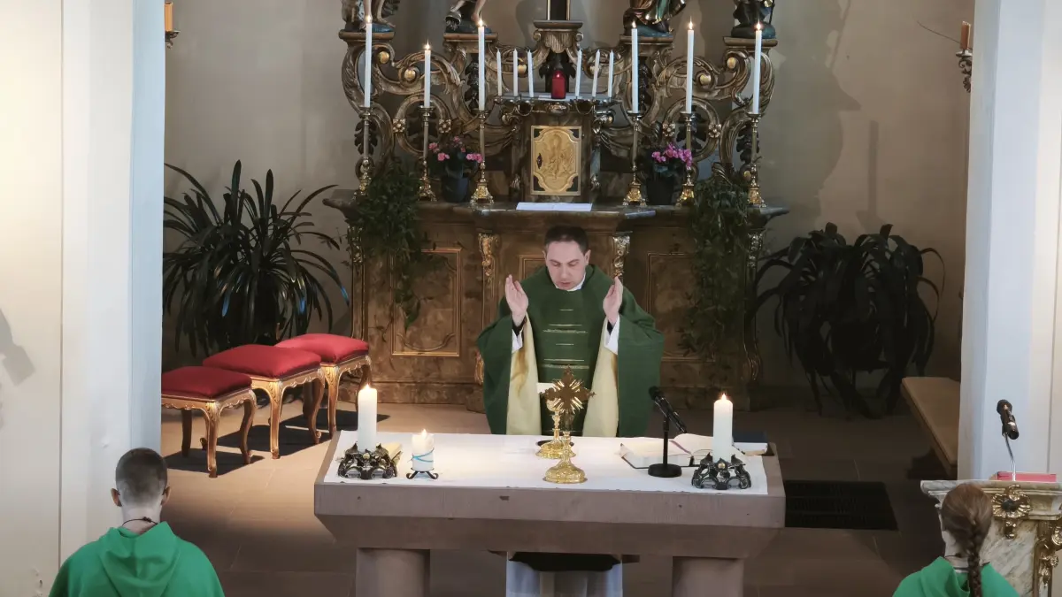 Mit drei Gottesdiensten am vergangenen Wochenende, hier in St. Andreas Neukirch, beendete Vikar Sandro Pröbstle nach drei Jahren seine Arbeit im oberen Bregtal. Offiziell verabschiedet worden war er bereits mit einer Feier im Juli in Vöhrenbach.