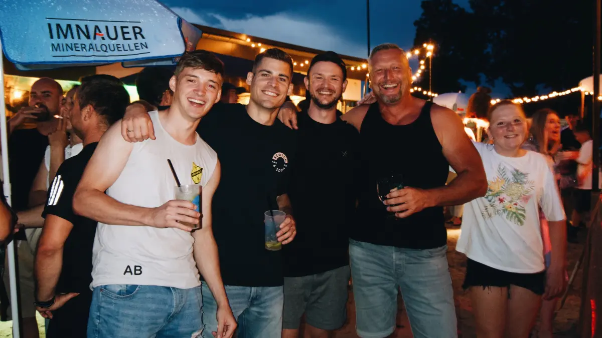 Bei der Strandbar Egenhausen herrschte gute Stimmung unter den Besuchern