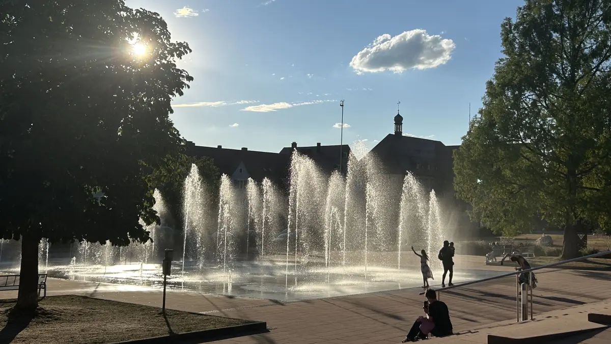 Kühlung brachte an langen Sommerabenden die Fontänen des unteren Marktplatz
