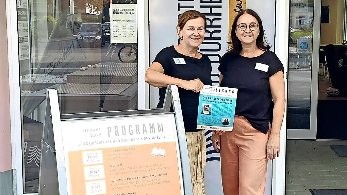 Lieselotte Banhardt, Leiterin der Stadtbibliothek, und Tanja Bühler, Vorsitzende des Freundeskreises, freuen sich auf zahlreiche Besucherinnen und Besucher.