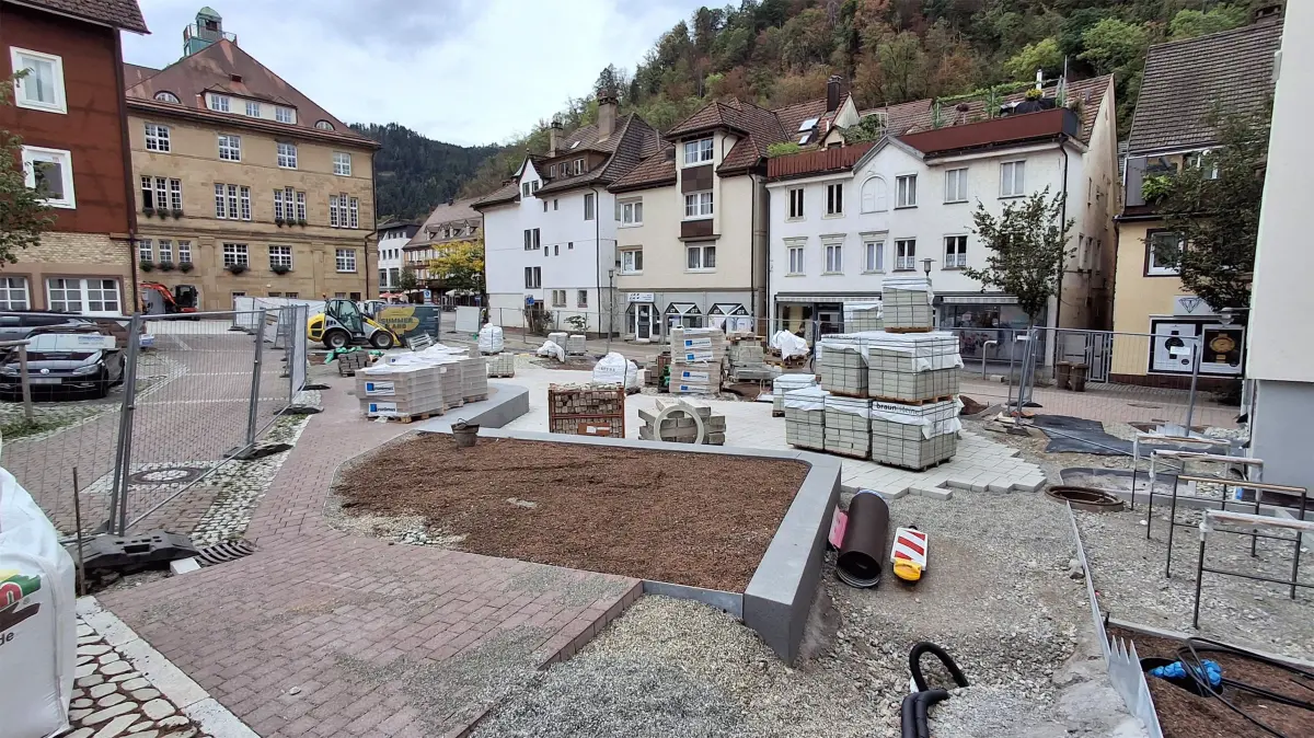 Seitlicher Rathausplatz Arbeiten