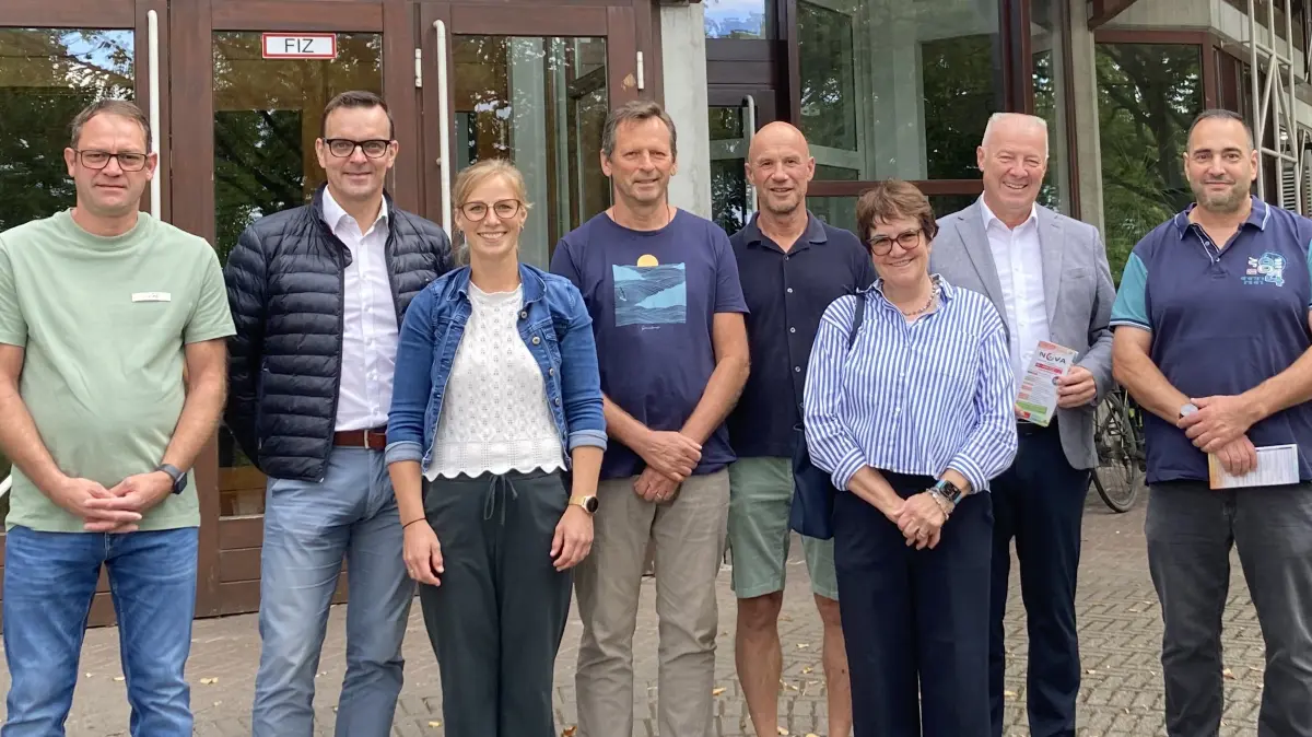 Haben das Programm der Nova 2026 vorgestellt (von links): Frank Oehlcke (Vereinsgemeinschaft), Bürgermeister Erik Weide, Julia Berger (Wirtschaftsförderung), Rainer Erb (Heilpraktiker), Matthias Geiger (Active und Mitglied im Vorstand der Werbegemeinschaft), Charlotte Schubnell (Werbegemeinschaft), Klaus Bühler (Sparkasse/Sponsoring), Mark Arnold (Vorstand Werbegemeinschaft)
