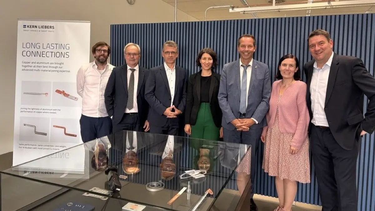 Von links nach rechts: Benjamin Hertweck, Professor Jürgen Fleischer, Wolfgang Gref, Dorothee Eisenlohr, Staatssekretär Thomas Dörflinger, Daniela Jardot, Erek Speckert
