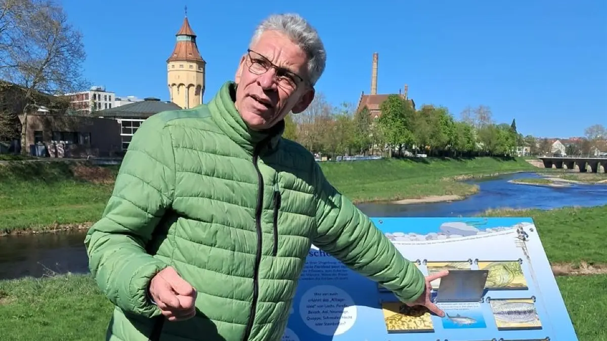 Der Lachserlebnispfad ist ein Steckenpferd von Werner Dautner. Gerne erklärt er Gruppen, wie sich die Murg durch zahlreiche Maßnahmen positiv entwickelt hat.