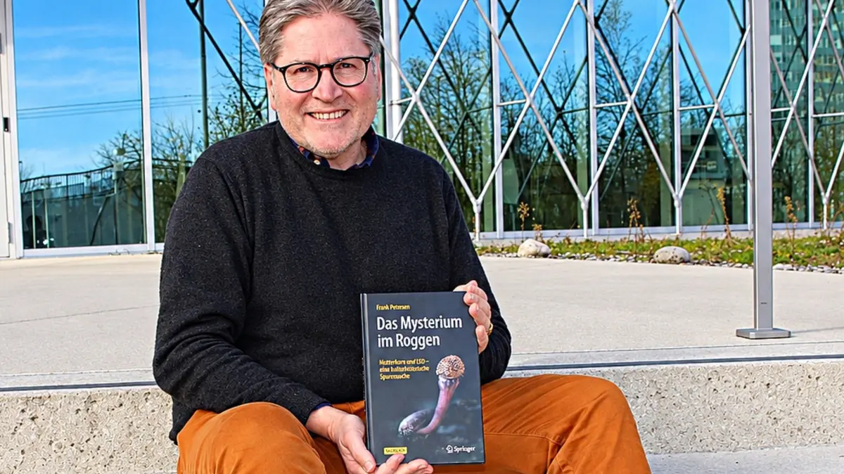 Frank Petersen aus Haltingen, ein promovierter Biologe und weltweit ein gefragter Naturstoffforscher, ist vom Verband der Chemischen Industrie (VCI) für sein Buch „Das Mysterium im Roggen“ mit dem Literaturpreis 2026 ausgezeichnet worden.