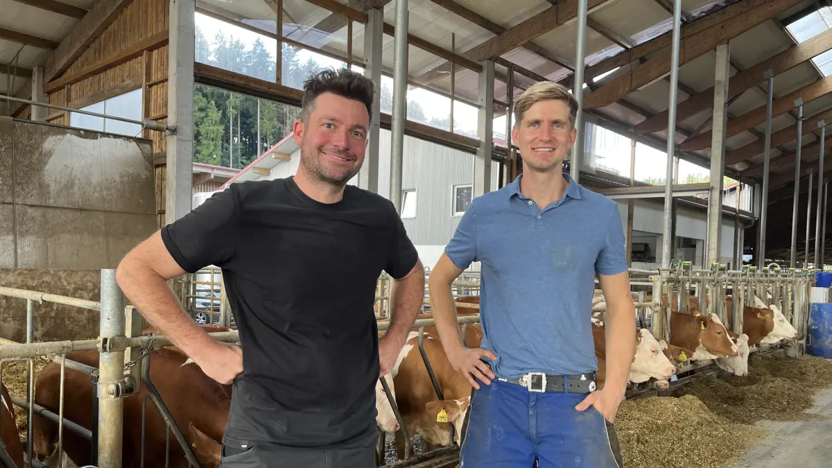 Tierarzt Florian Fischer und Landwirt Felix Schwenk