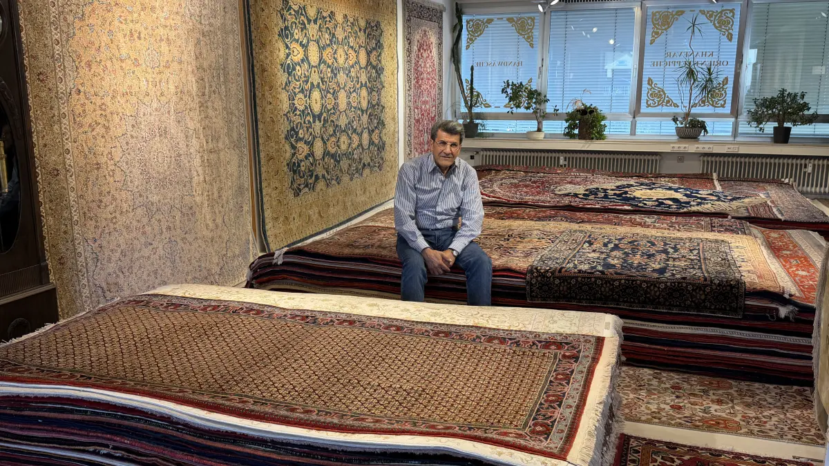 Hossein Khanevar aus Albstadt ist Teppichrestaurator und Knüpfmeister mit IHK-Zulassung. Damit ist er der einzige in Süddeutschland.