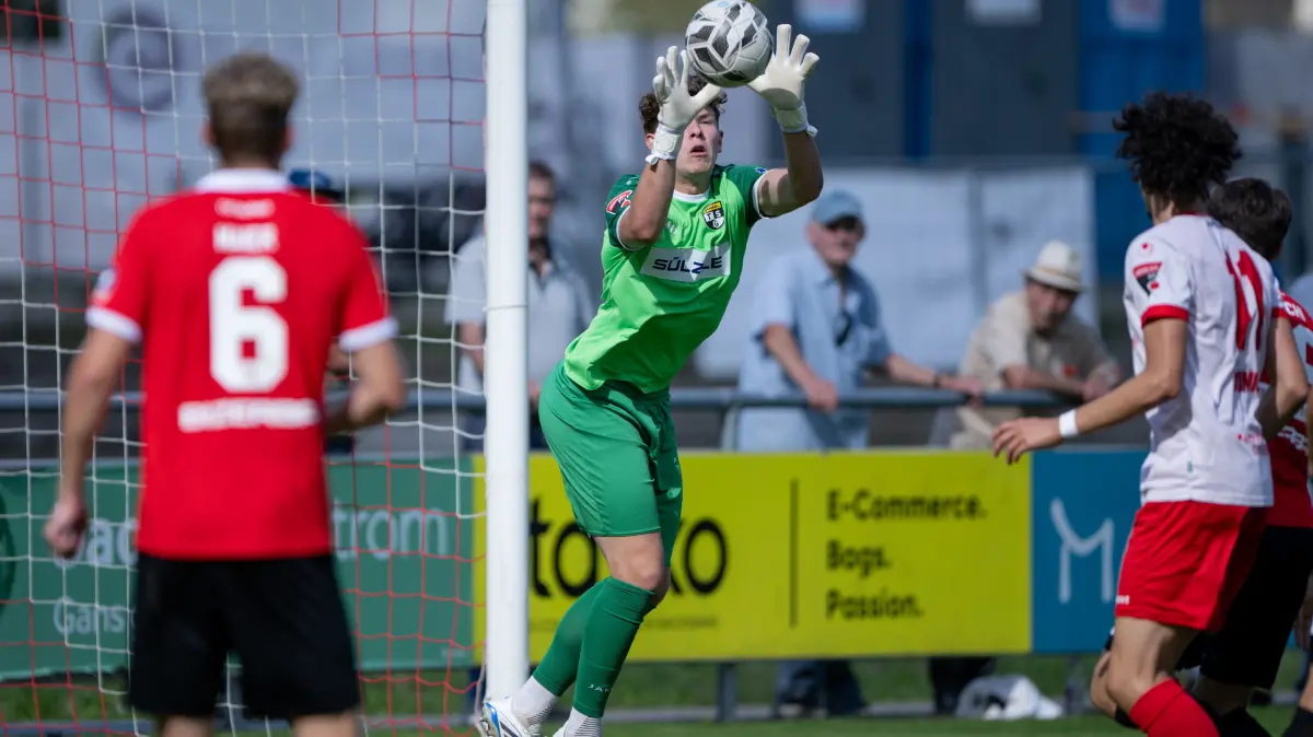 TSG Backnang vs. TSG Balingen, Fussball, Oberliga Baden Wuerttemberg, 7. Spieltag, Saison 2026/2027, 12.09.2026,: Louis Potye (TSG Balingen, #01, Torhueter) haelt sehr gut,
TSG Backnang vs. TSG Balingen, Fussball, Oberliga Baden Wuerttemberg, 7. Spieltag, Saison 2026/2027, 12.09.2026,
Eibner-Pressefoto/Andreas Ulmer