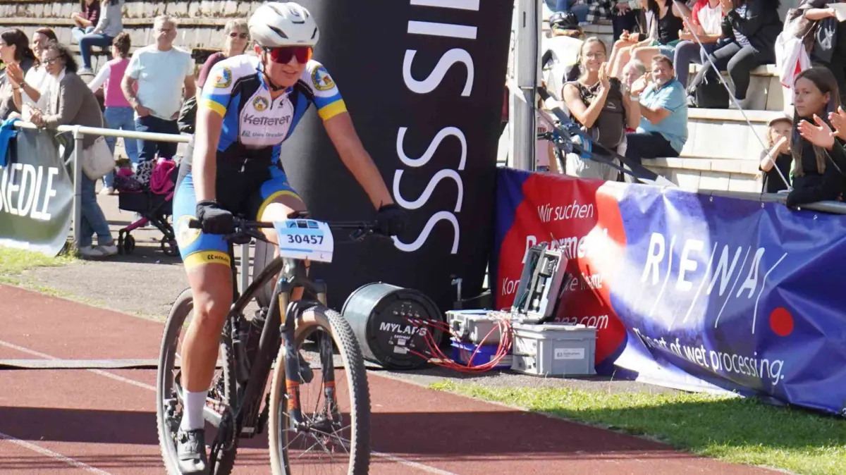 Bei ihrem Heimspiel belegte die erfolgreiche Radsportlerin Ilaria Rothe vom Skiclub Furtwangen beim Singer Cup über 46 Kilometer den ersten Platz bei den Damen.