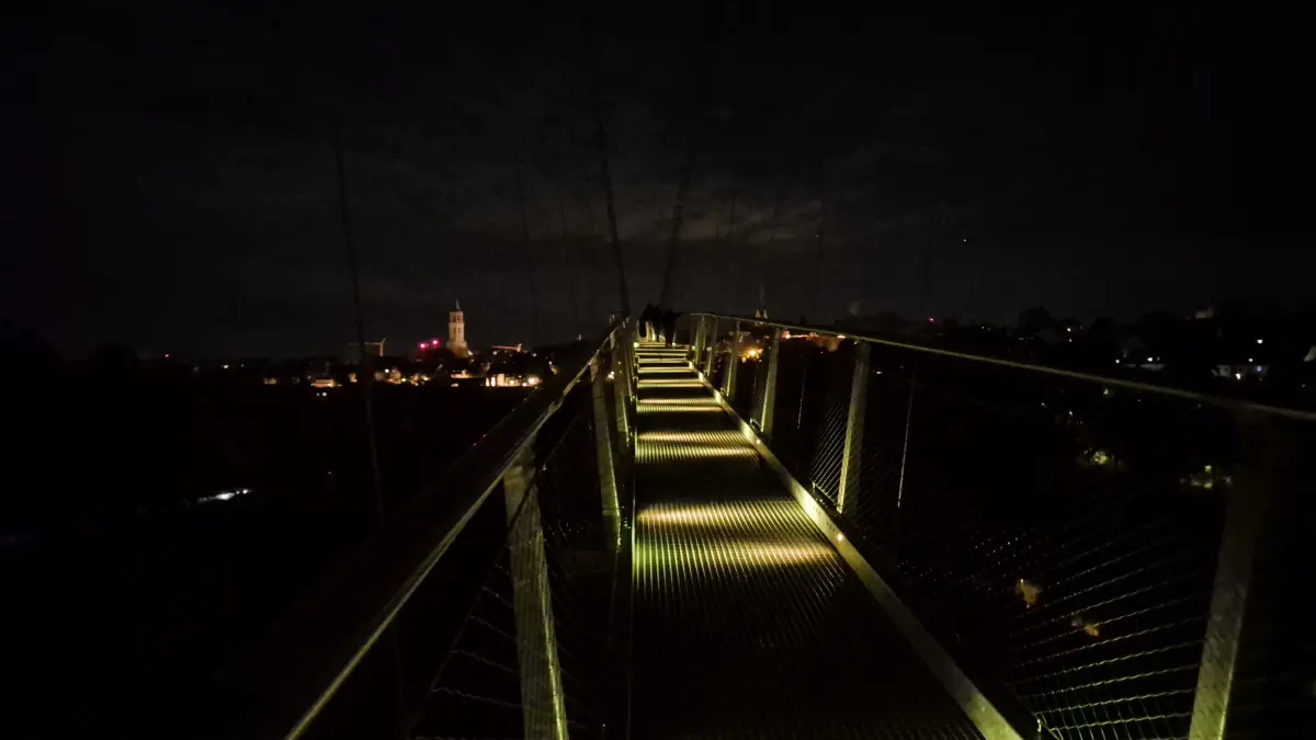 Hängebrücke Neckarline in Rottweil bei Nacht