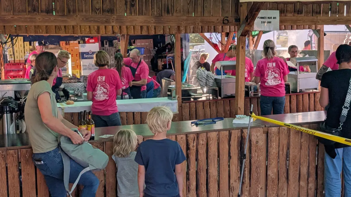 Das legendäre Mofarennen in Fischbach war erneut ein großes Spektakel.