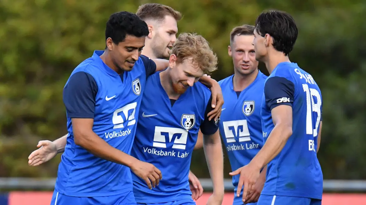 Der SC Lahr (hier beim Jubel gegen Salem) hatte auch in Schallstadt viel Grund zur Freude. Zum dritten Mal in Folge siegte das Team mit 2:0.