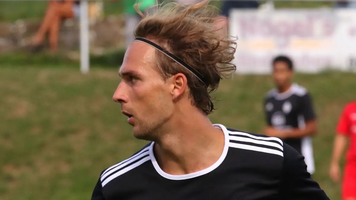 Tim Hanisch machte für die SF Gechingen ein Riesenspiel auf der Sechs.