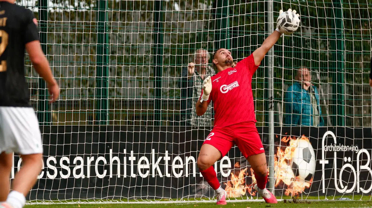 Der Villinger Torwart Andrea Hoxha stand in Bahlingen im Mittelpunkt des Geschehens.