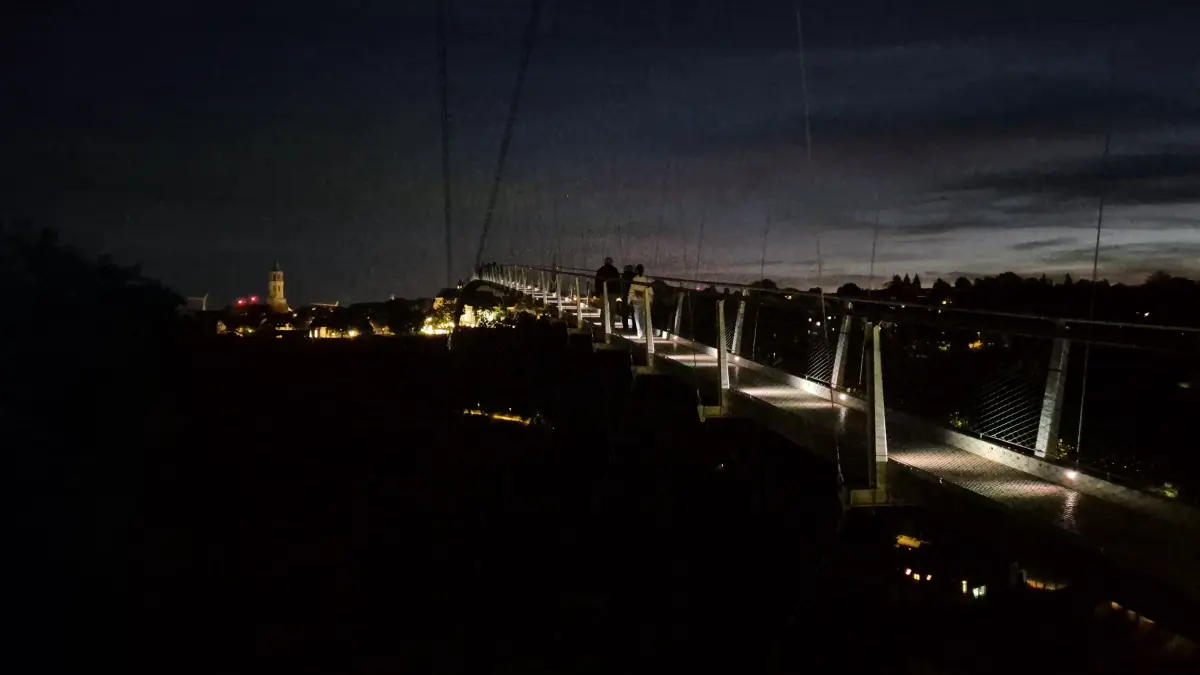 Hängebrücke Neckarline in Rottweil bei Nacht