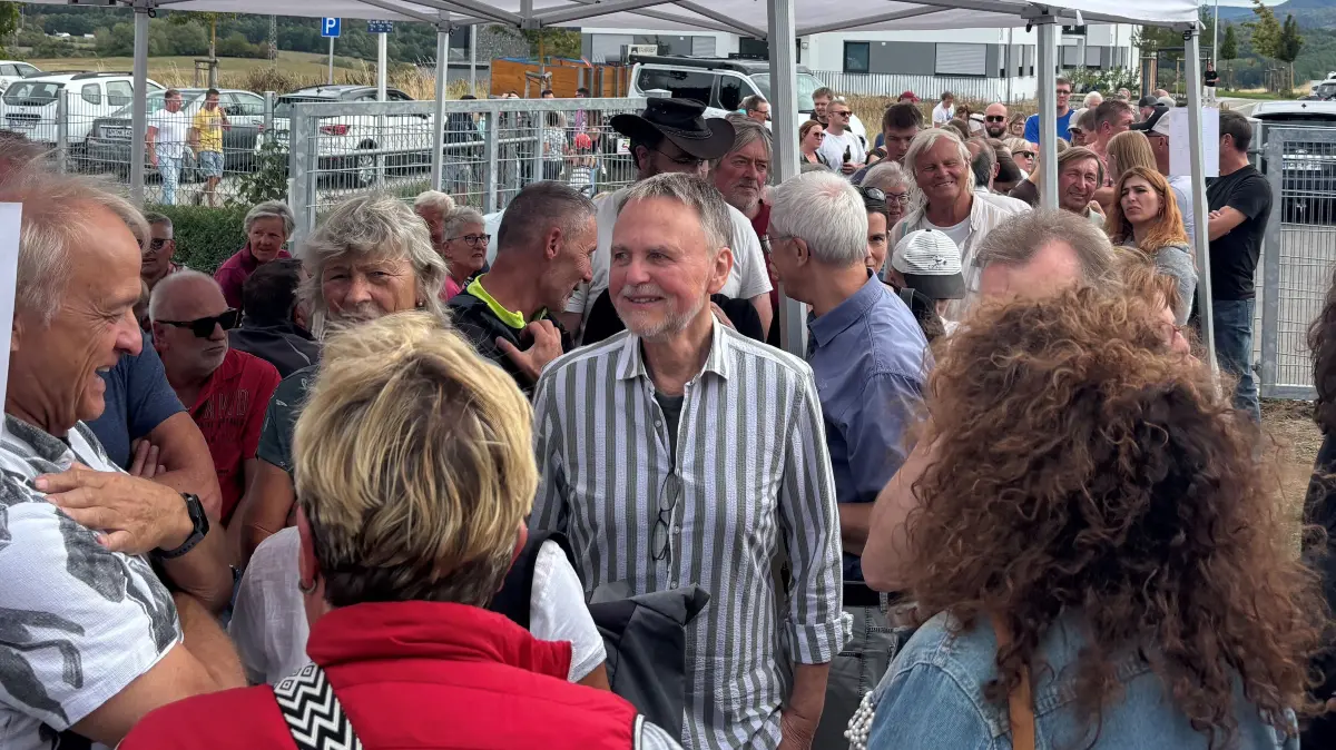 Noch mehr Menschen, bevorzugt aus dem Stadtteil selbst, die auf den Sickinger Wasserturm wollen.
