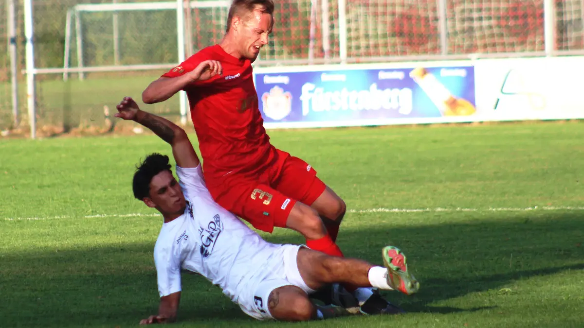 Tyler Schilling (unten) erzielte die 1:0-Führung der U21.