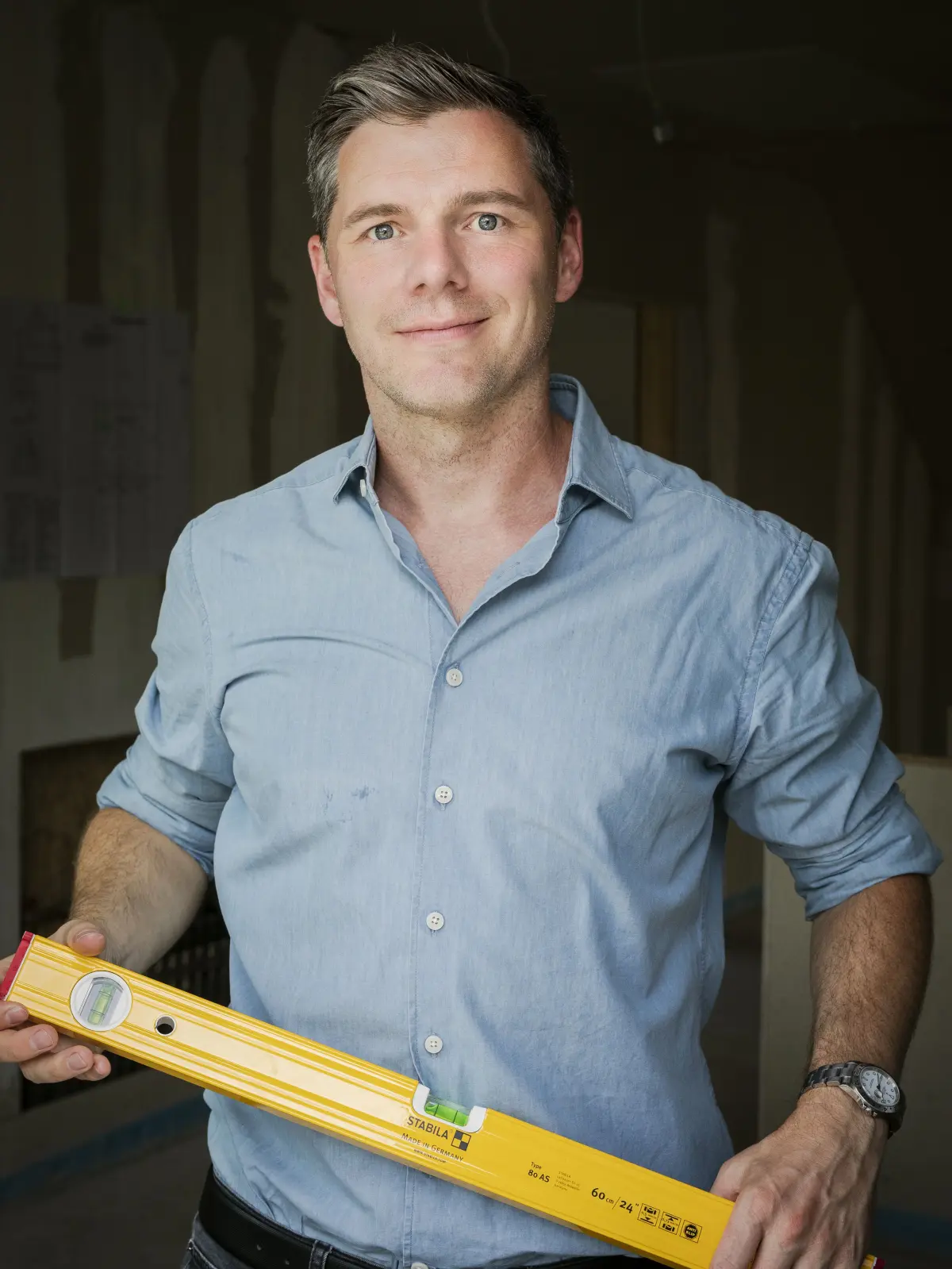 Tobias Beuler ist Bausachverständiger, Gründer verschiedener Online-Plattformen rund um den Hausbau und Sachbuch-Autor.