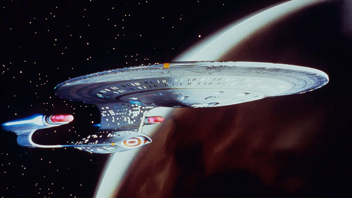 Das Raumschiff USS Enterprise NCC-1701-D besteht – ähnlich der USS Enterprise NCC-1701 aus der klassischen Serie – aus der diskusförmigen Untertassensektion und der über einen engen Hals verbundenen Antriebssektion, die zwei horizontale, annähernd quaderförmige Antriebsgondeln besitzt. Die Enterprise ist das Flaggschiff der Föderation und dient hauptsächlich als Forschungsschiff.