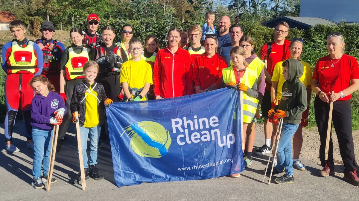 Die DLRG-Ortsgruppe Müllheim-Neuenburg beteiligte sich mit 22 Ehrenamtlichen am RhineCleanUp.