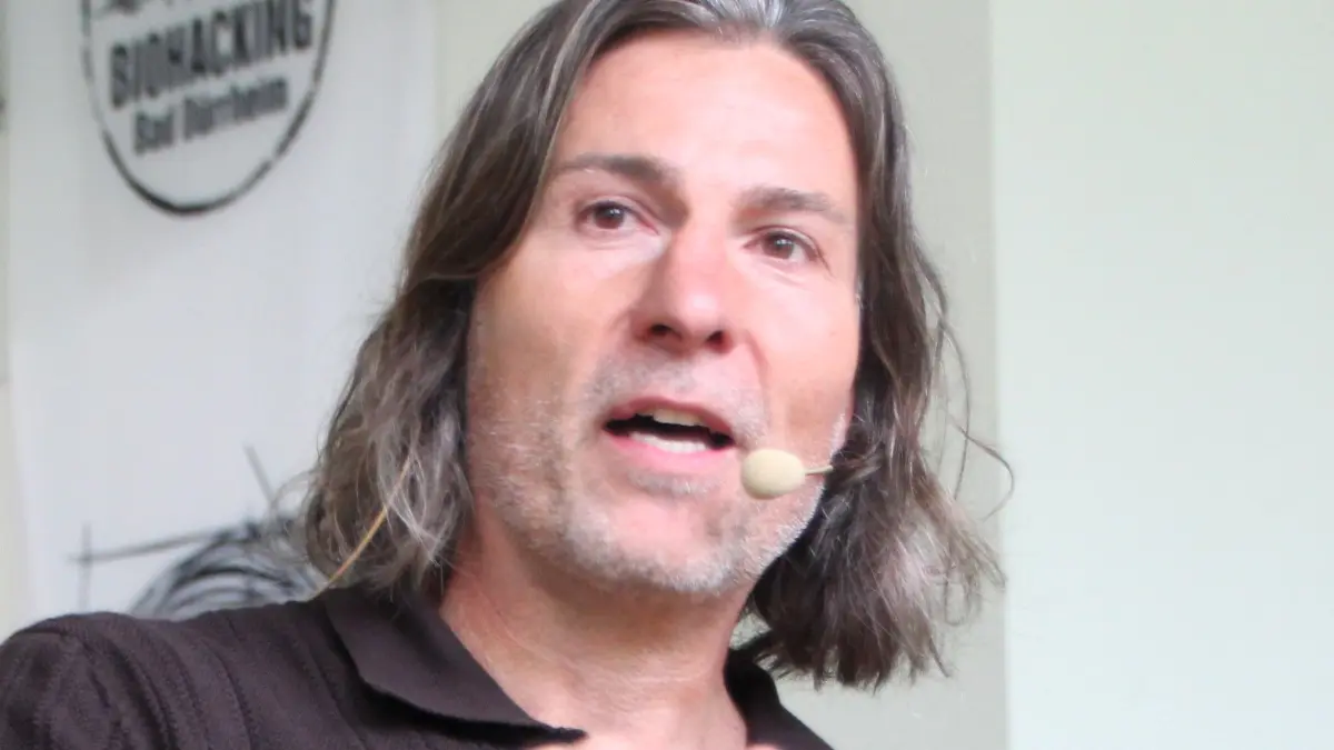 Andreas Renz referierte beim Biohacking-Congress über Selbstliebe.