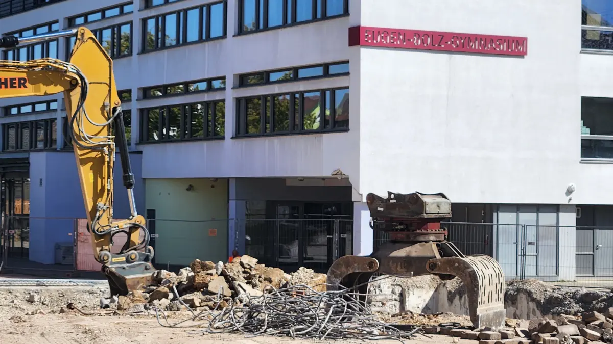 Schaden am Eingang zum Eugen-Bolz-Gymnasium