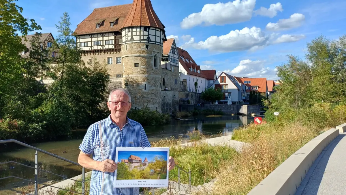 Georg Wilkens präsentiert den neuen Balinger Kalender