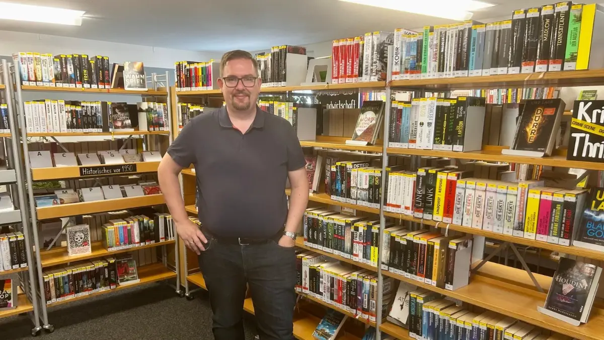 Claudio Schmidt ist seit diesem Sommer der neue Leiter der Stadtbibliothek Calw.