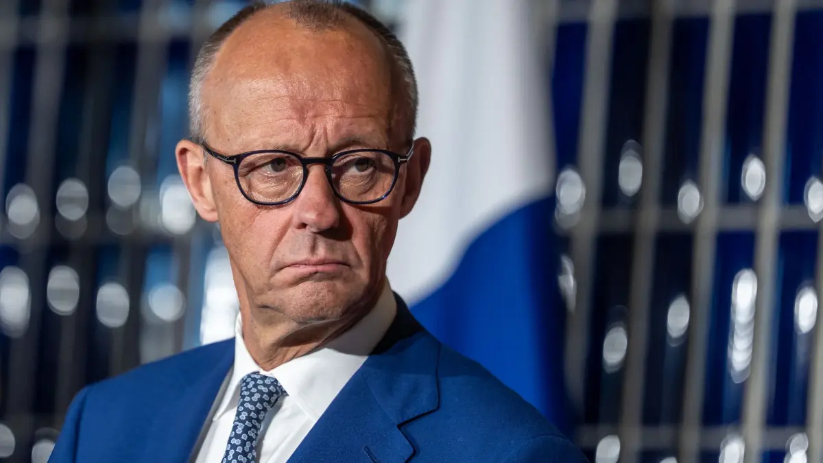 Arktis-Gipfel in Finnland - Kanzler Merz: 14.09.2026, Finnland, Rovaniemi: Bundeskanzler Friedrich Merz (CDU) nimmt an einer Pressebegegnung beim Arktis Gipfel teil. Bei dem Spitzentreffen von europäischen Staats- und Regierungschefs soll es um Wirtschafts-, Umwelt- und Verteidigungsfragen gehen. Foto: Michael Kappeler/dpa +++ dpa-Bildfunk +++