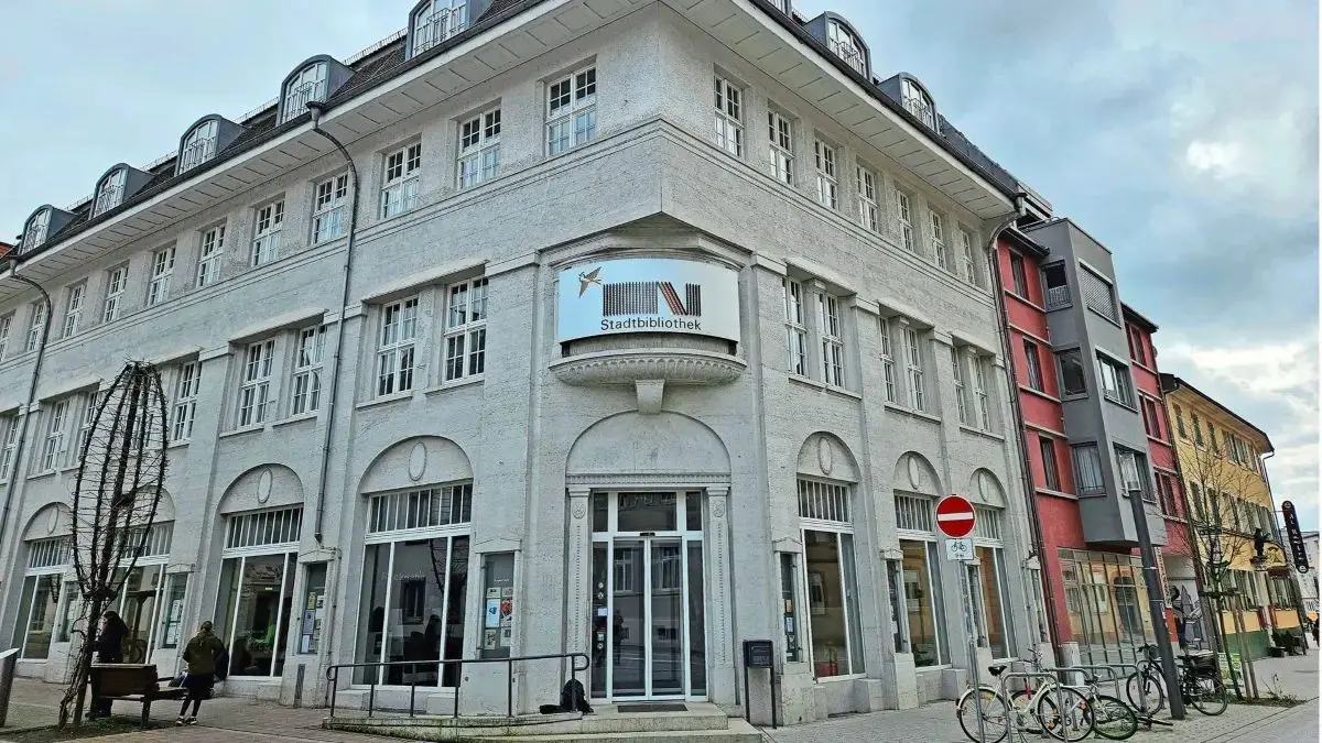 Auch die Stadtbibliothek Lörrach ist von den Sparmaßnahmen im Zuge der Haushaltskonsolidierung betroffen. Eine Spende gibt es vom Freundeskreis der Stadtbibliothek.