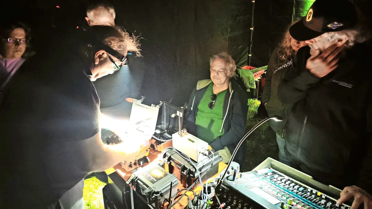 Die Pyro-Connection Süd hat das Zünden des Feuerwerks beim Langhaghof in Mundelfingen jederzeit im Griff.