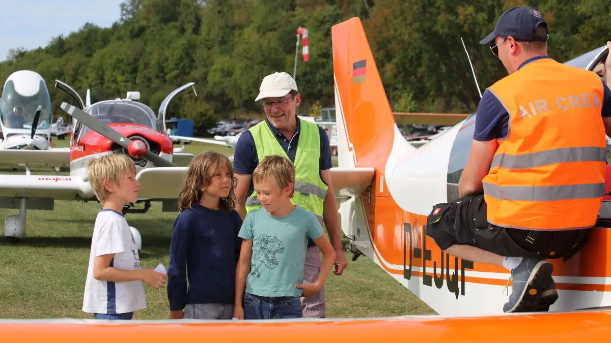 Auch die jüngeren Besucher waren von den Flugzeugen fasziniert.