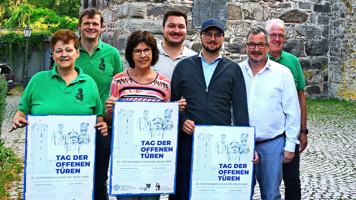 Das Orga-Team von Bürgerwehr und Trachtengruppe, Katzenmusik und Historischem Grenadiercorps lädt zum Tag der Offenen Tür am 26. September ein (von links): Barbara Rothfuß, Matthias Kunle, Ingrid Beck, Niklas Klein, Marvin Singer, Dominik Schaaf und Wolfgang Kunle.