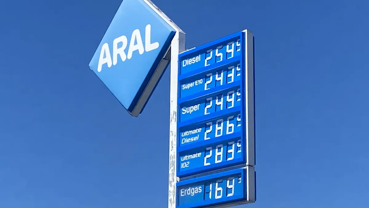 Am frühen Dienstagnachmittag bei Aral an der B27 in Hechingen: Der Liter Diesel kostet satte 2,59,9 Euro. Vielen Autofahrern wird bei diesen Preisen schwindlig.