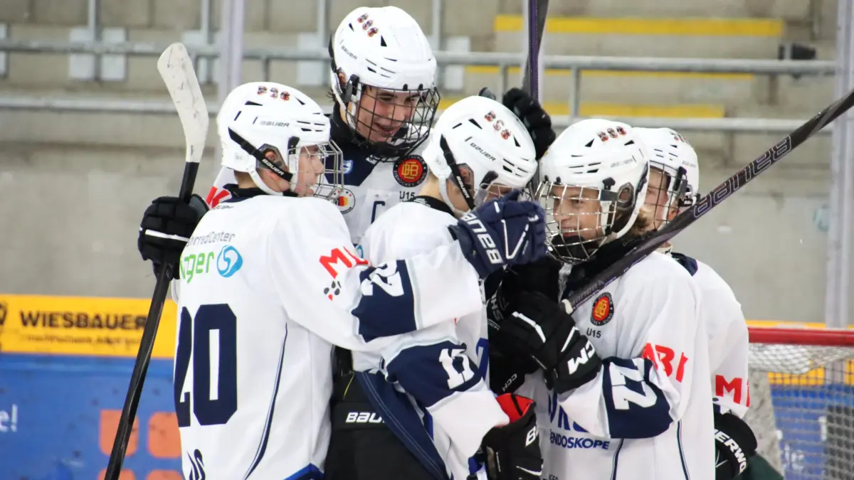Die U15 der Wild Wings bejubelte in den ersten zwei Saisonspielen einige Treffer.