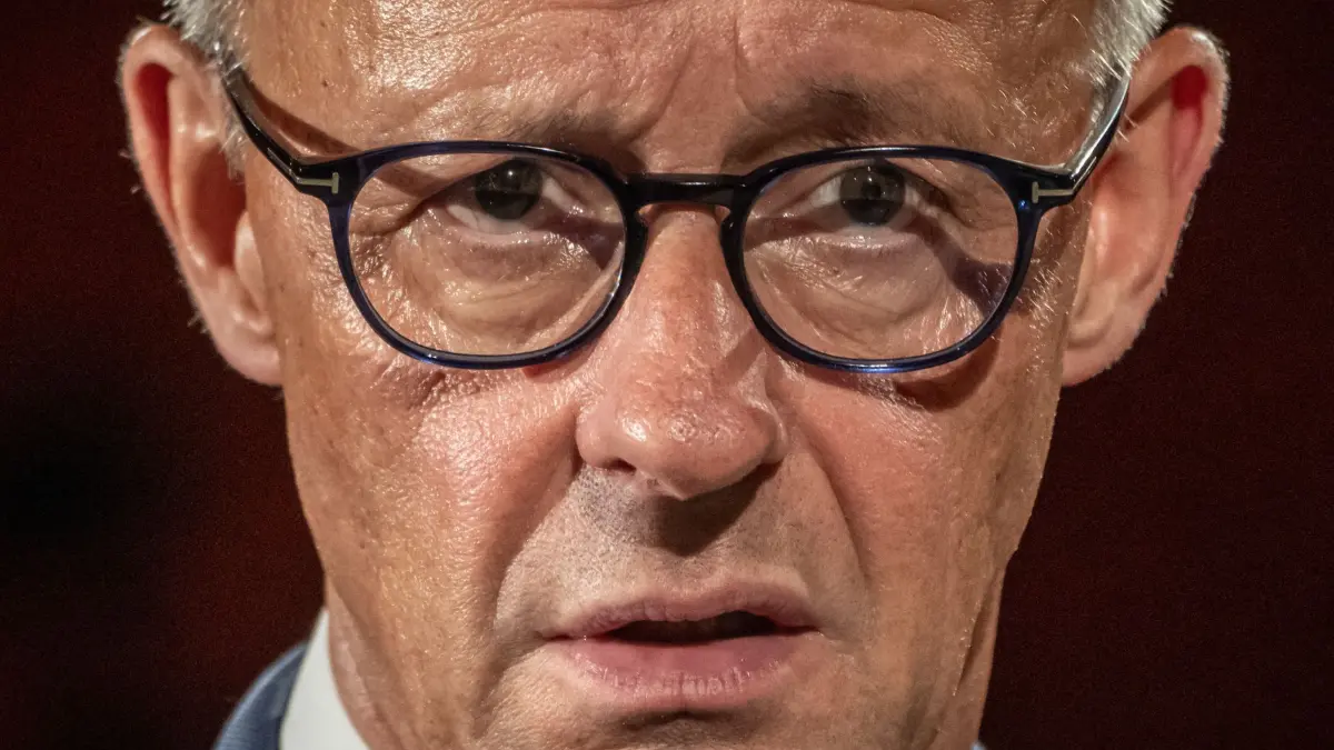 Kanzler Merz bei Veranstaltung zum 150. Geburtstag von Adenauer: 15.09.2026, Berlin: Bundeskanzler Friedrich Merz (CDU) nimmt an einer Veranstaltung der Konrad-Adenauer-Stiftung anlässlich des 150. Geburtstags von K. Adenauer teil. Kanzler Merz will bei der Veranstaltung mit jungen Menschen diskutieren. Foto: Michael Kappeler/dpa +++ dpa-Bildfunk +++