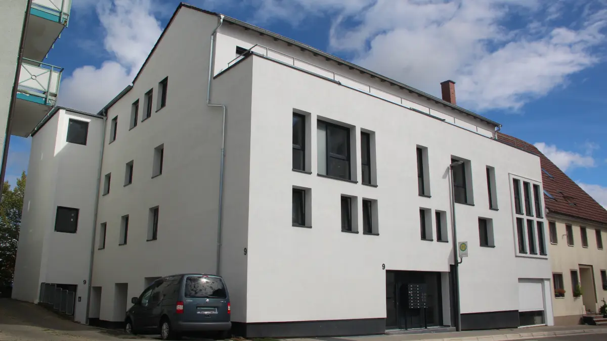 Das ehemalige City-Kino an der Schwenninger Spittelstraße erstrahlt inzwischen in neuem Glanz. Während ins Erdgeschoss das Kids-Café ziehen soll, befinden sich in den Obergeschossen Wohneinheiten.